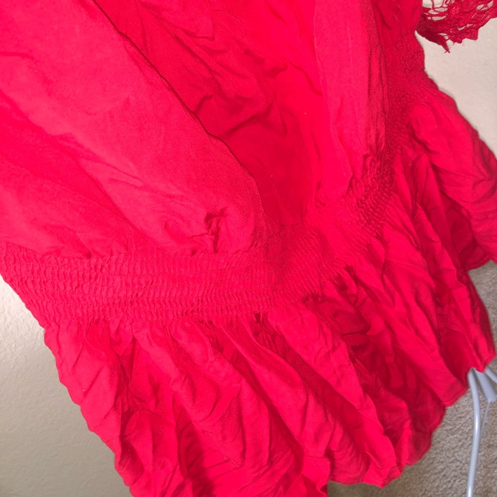 Red top - Picture 5 of 11